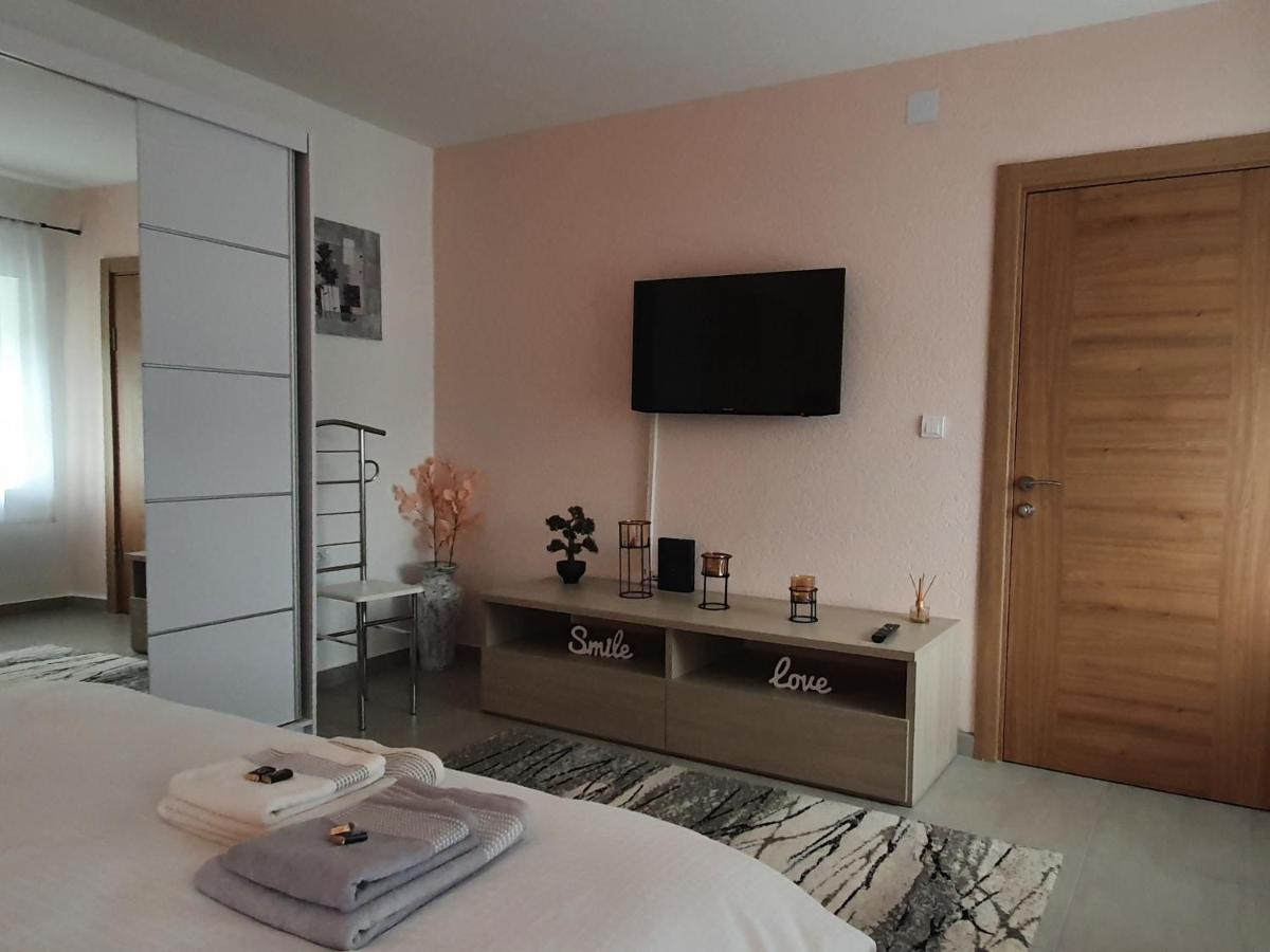 Afrodita Apartment Vrdnik Esterno foto